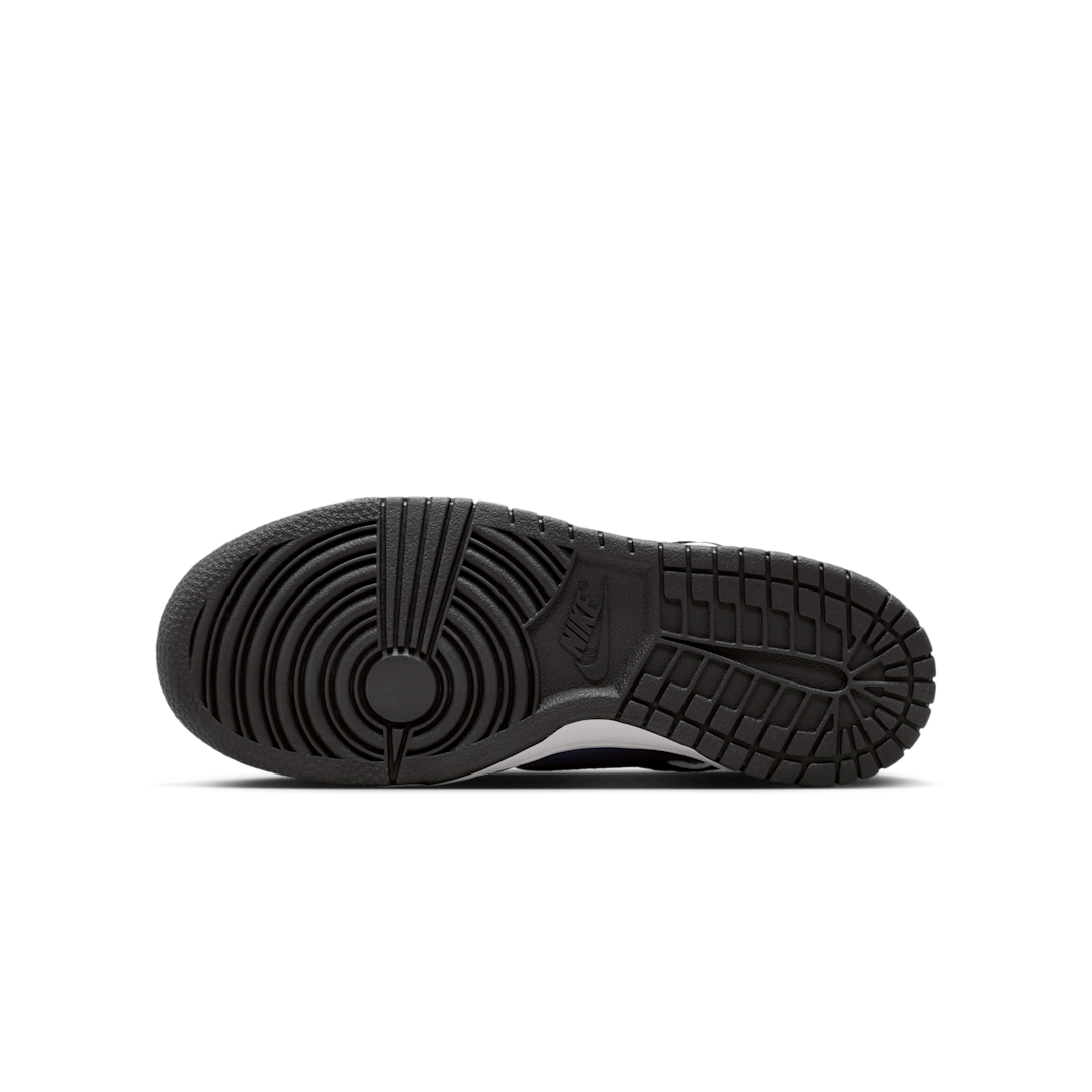 Nike Dunk Low SE Light Carbon White Black