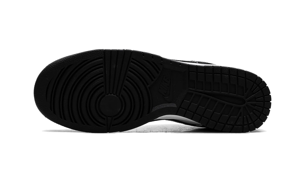 Nike Dunk Low SE Panda