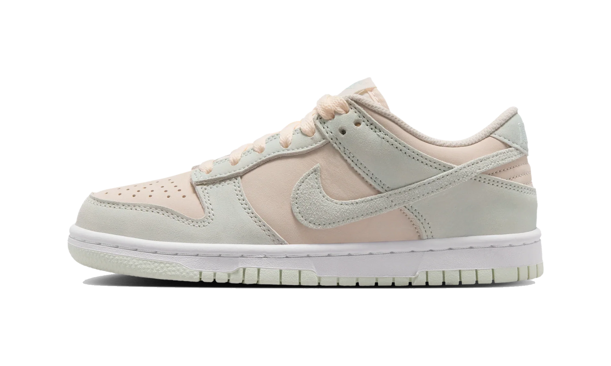 Nike Dunk Low Suede Chalk Barely Green