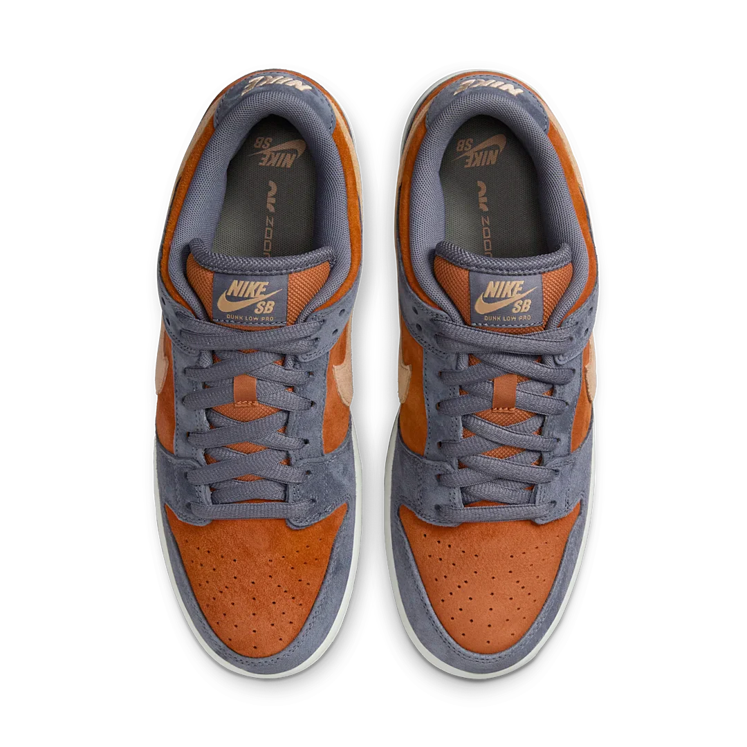 Nike SB Dunk Low Light Carbon Monarch, Light Carbon/Sesame/Monarch/Summit White/Dark Stucco (HF3063-002)