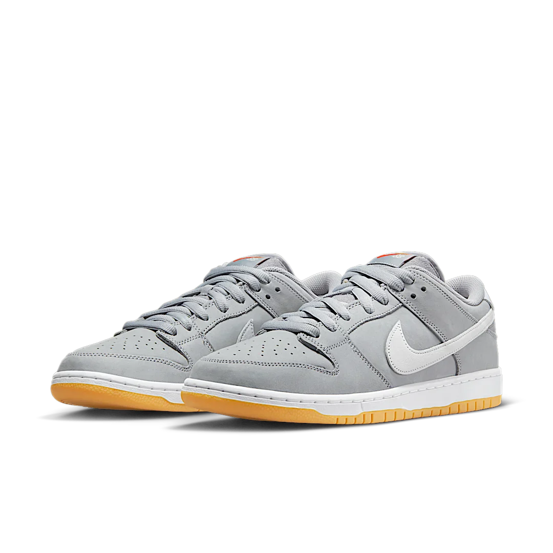 Nike SB Dunk Low Pro ISO Orange Label Wolf Grey Gum, Wolf Grey/White/Wolf Grey/Gum Light Brown/Pure Platinum/Safety Orange (DV5464-001)