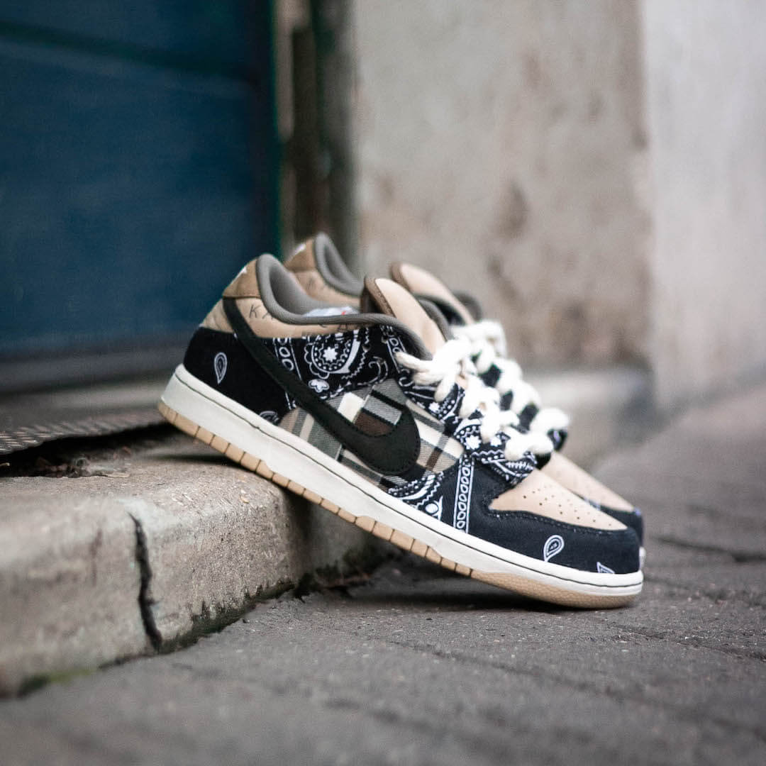 Nike SB Dunk Low Travis Scott, Black/Black-Parachute Beige-Petra Brown (CT5053-001)