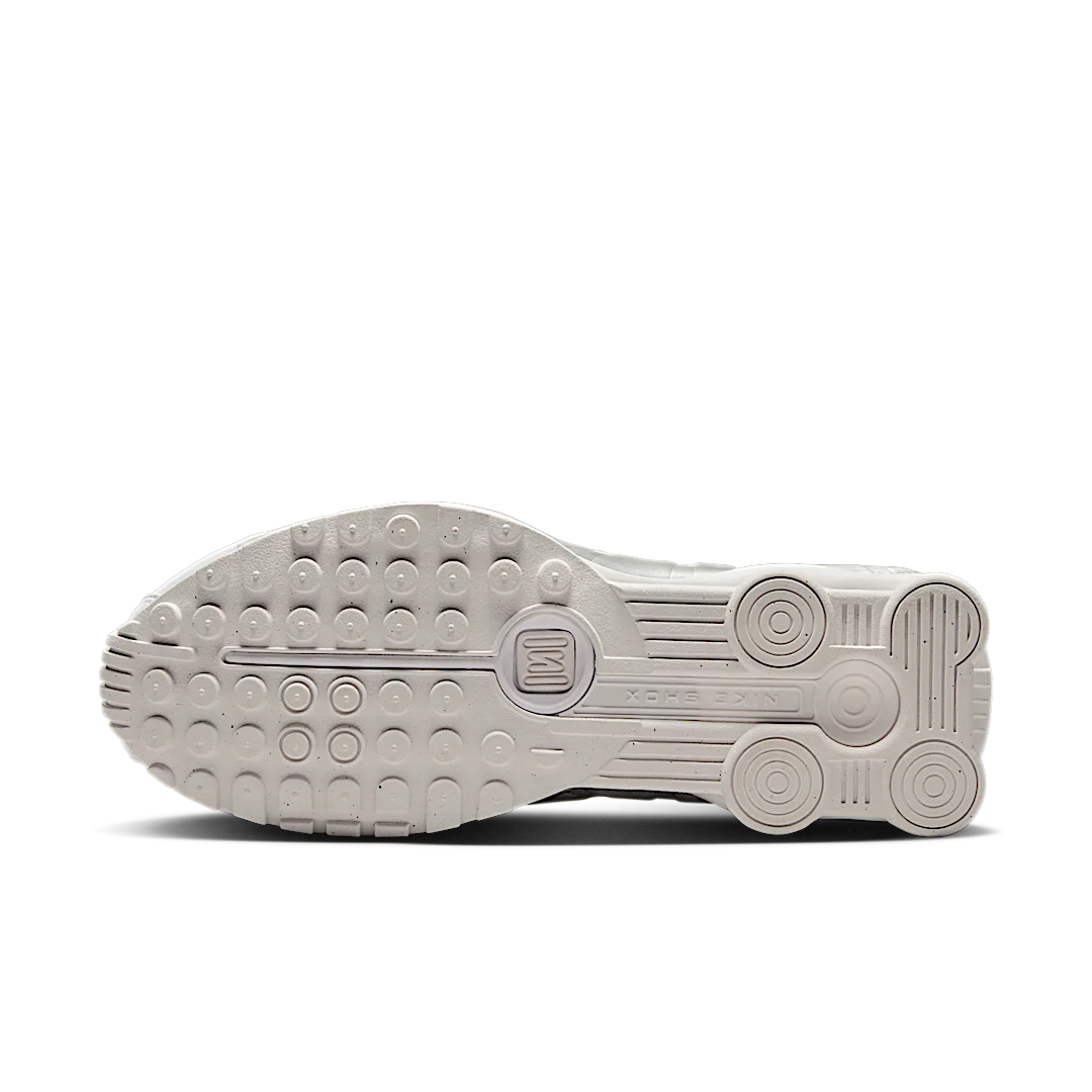 Nike Shox R4 White Bright Crimson Metallic Silver, White/White/Bright Crimson/Metallic Silver (HQ1988-101)