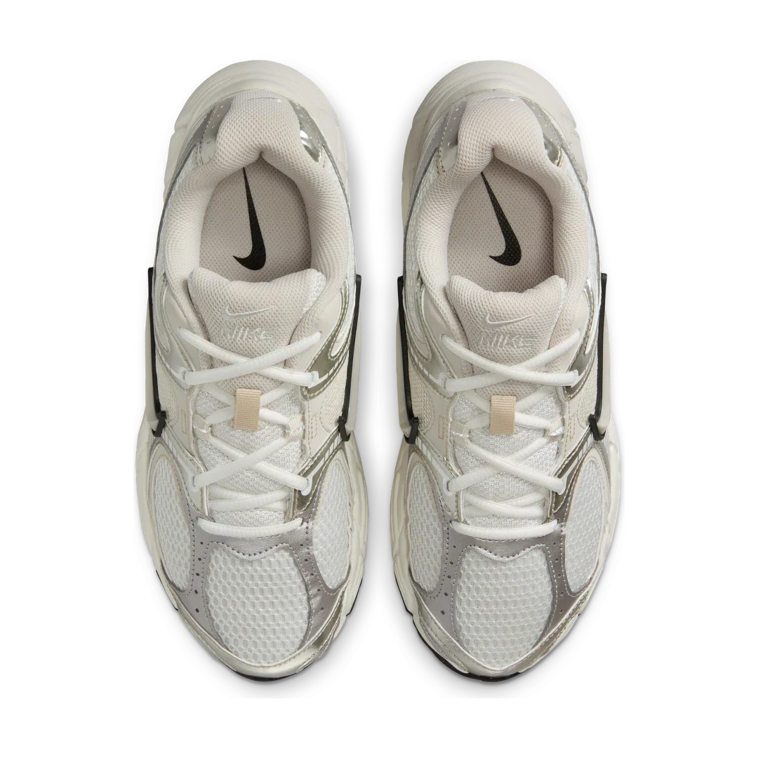 Nike V5 RNR Sail Light Orewood Brown, Summit White/Sail/Black/Light Orewood Brown (HQ7901-104)