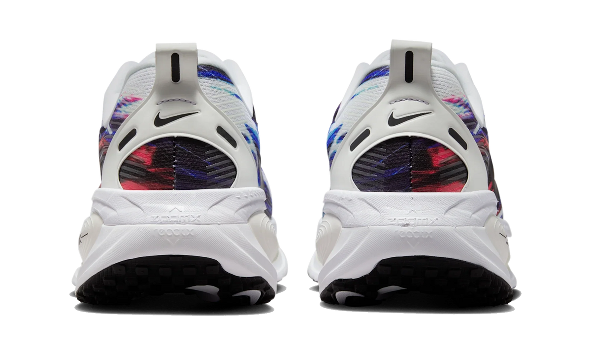 Nike Vomero 18 SE Light Trails