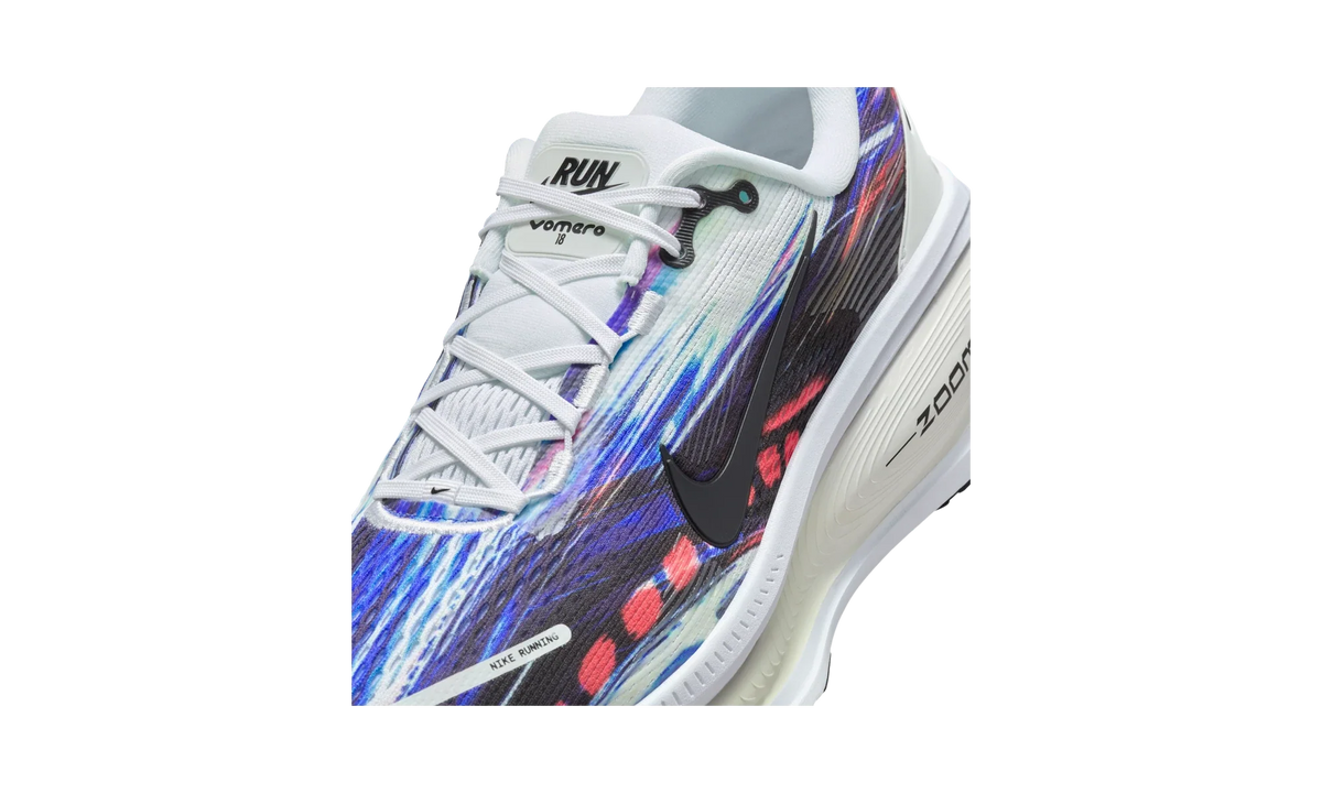 Nike Vomero 18 SE Light Trails