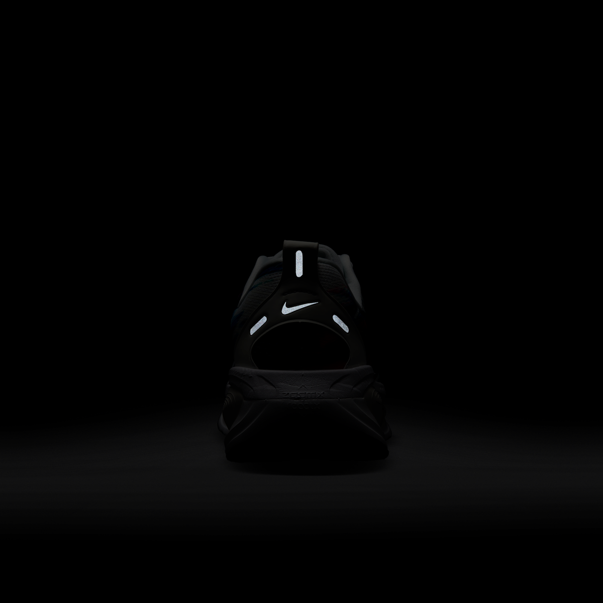 Nike Vomero 18 SE Light Trails