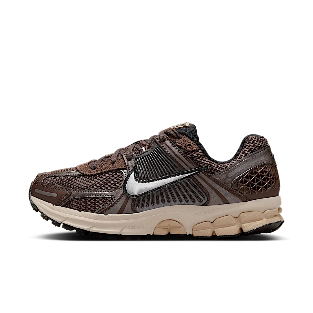 Nike Zoom Vomero 5 Baroque Brown, Baroque Brown/Chrome/Light Orewood Brown/Hemp (FN6742-201)