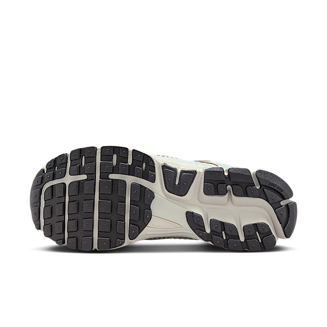 Nike Zoom Vomero 5 Light Silver Chrome, Light Silver/Chrome/Light Bone/Black/Light Iron Ore (FN6742-001)