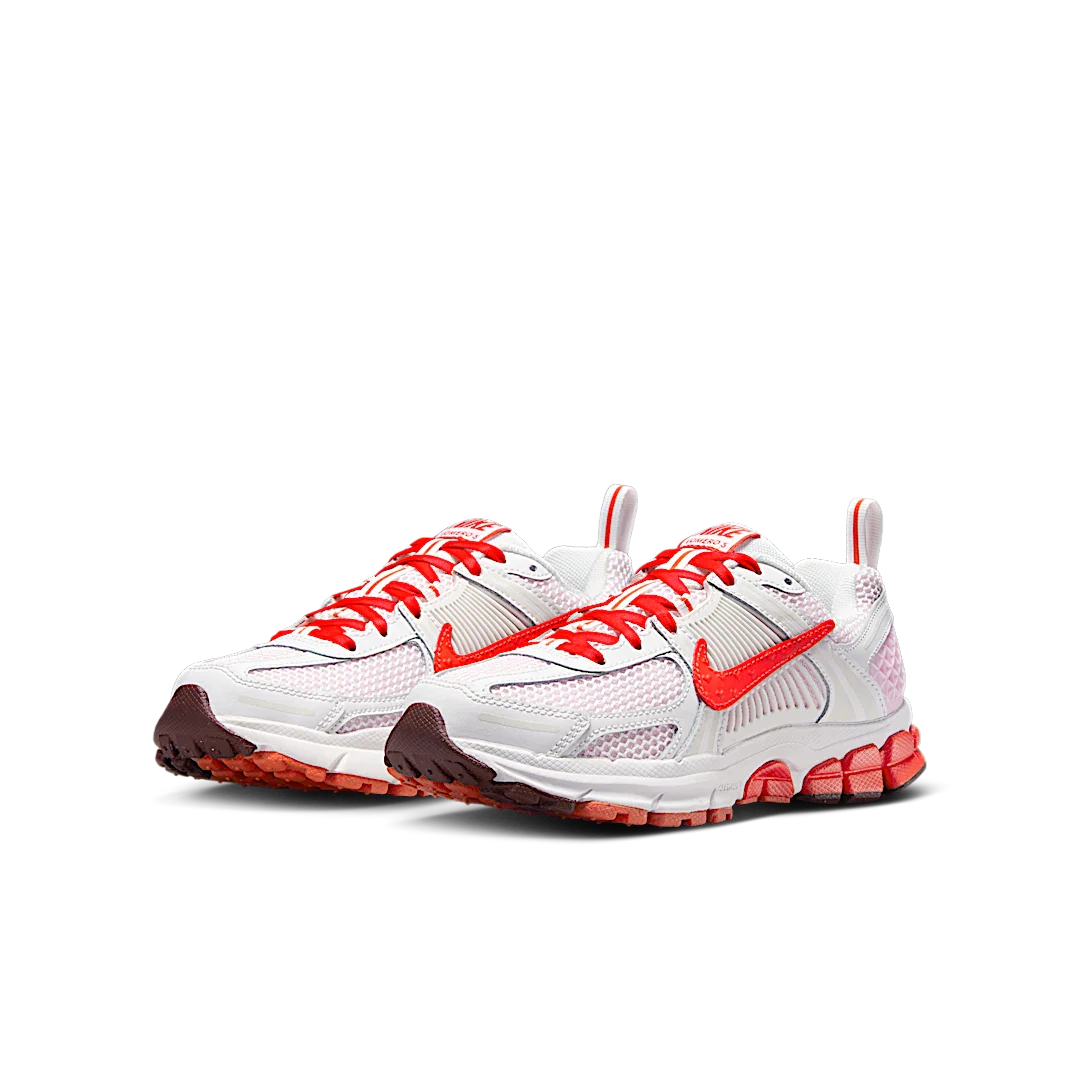 Nike Zoom Vomero 5 Valentine's Day, Summit White/Light Crimson/Pink Foam/Dark Team Red/Fire Red (HV5171-121)