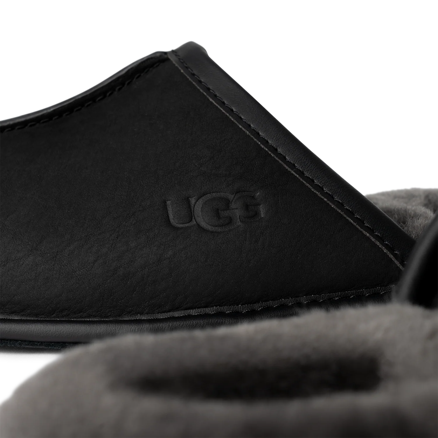 UGG Scuff Leather Slipper Black, Black (1108192-BLK)