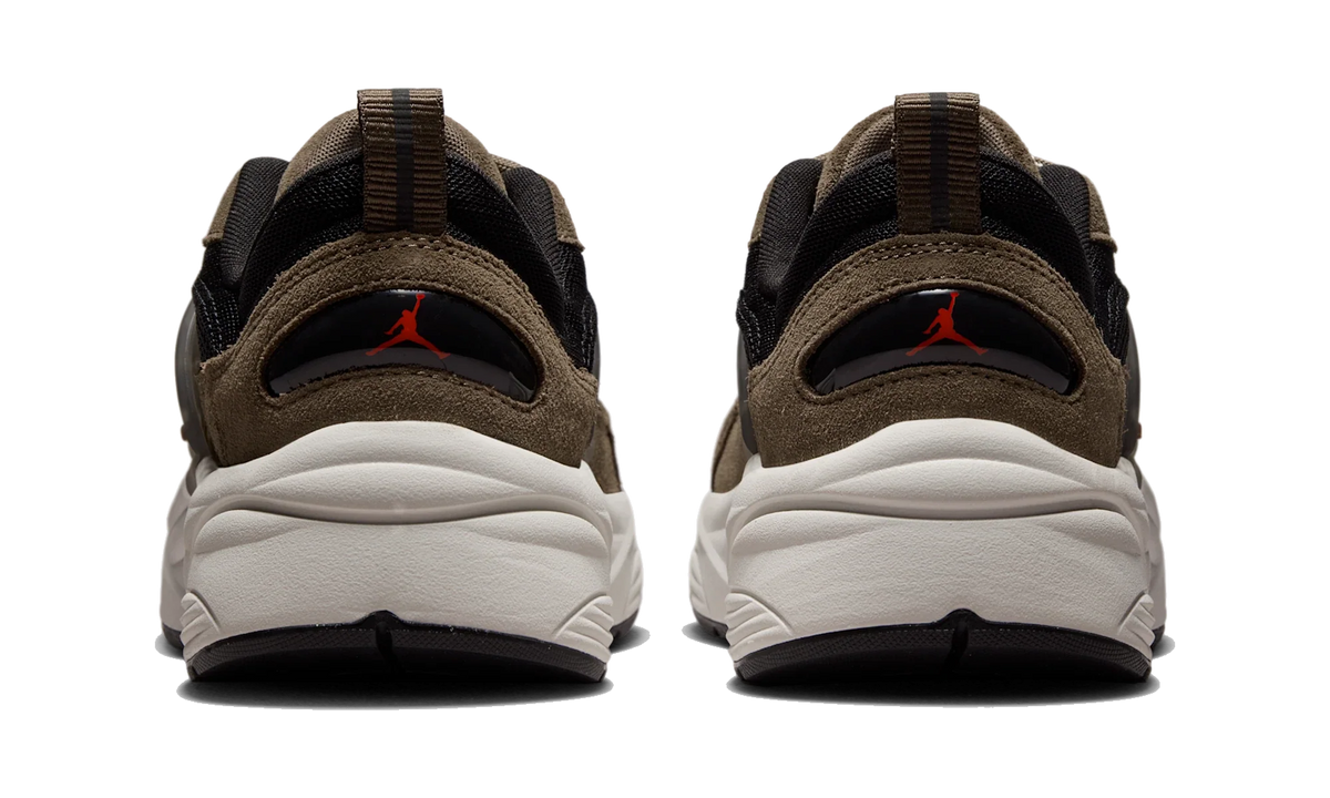 Air Jordan Trunner O/S Men‘s shoes Palomino/Black/Phantom/University Red
