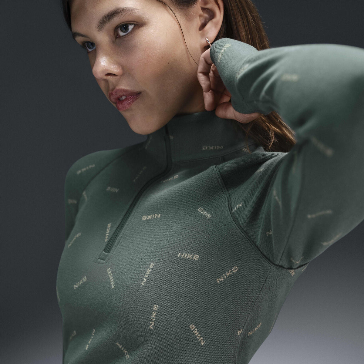Nike Sportswear Collection Slim 1/2-Zip Long-Sleeve Logo Top Vintage Green/Light Army/Vintage Green