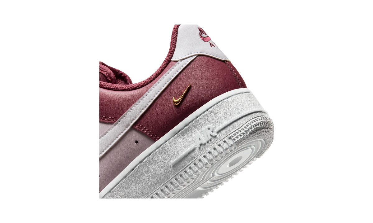 Nike Air Force 1 '07  Pink Smoke/Bleached Lilac/Metallic Gold/White
